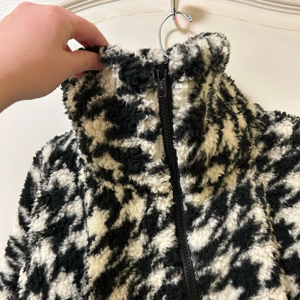 ๐3/$15 NWT SO houndstooth jacket - Picture 3 of 9